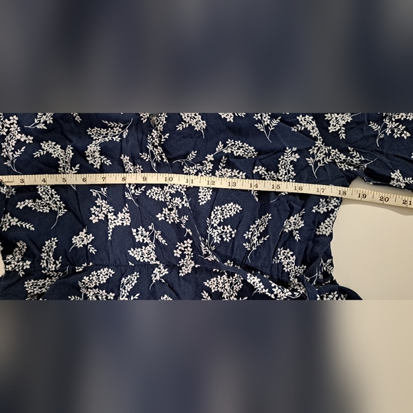 Gap Long Sleeve Surplice Faux Wrap Blue and White Floral Print Dress Size Medium - Picture 5 of 9